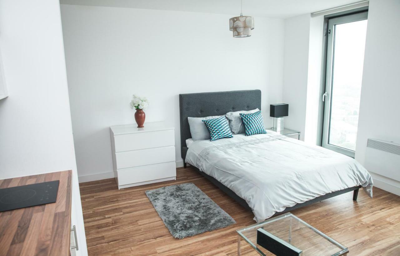 Studio Apartments Free Street Parking Subject To Availability Manchester Luaran gambar