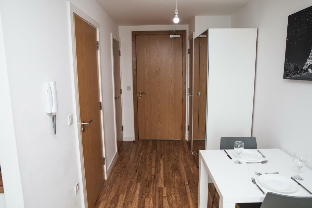 Studio Apartments Free Street Parking Subject To Availability Manchester Luaran gambar