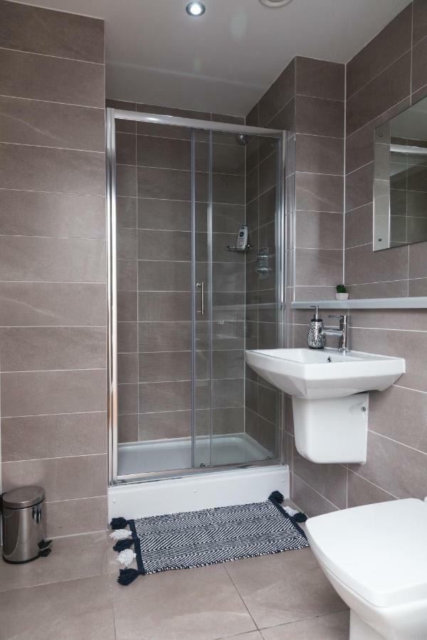 Studio Apartments Free Street Parking Subject To Availability Manchester Luaran gambar