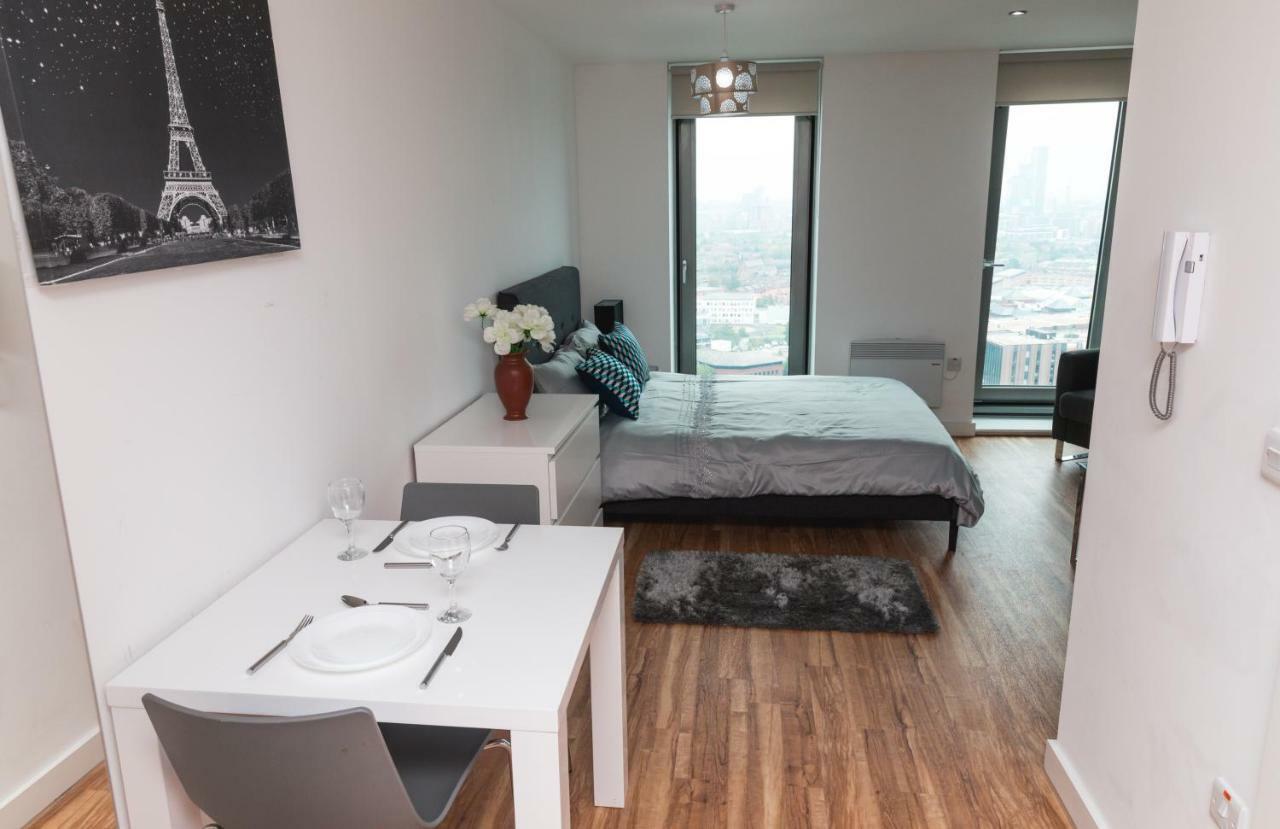Studio Apartments Free Street Parking Subject To Availability Manchester Luaran gambar