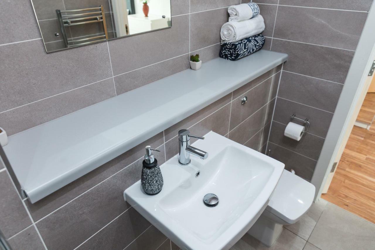 Studio Apartments Free Street Parking Subject To Availability Manchester Luaran gambar