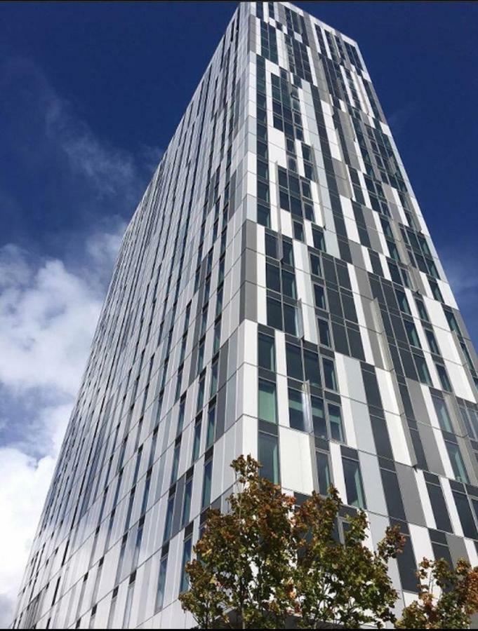 Studio Apartments Free Street Parking Subject To Availability Manchester Luaran gambar
