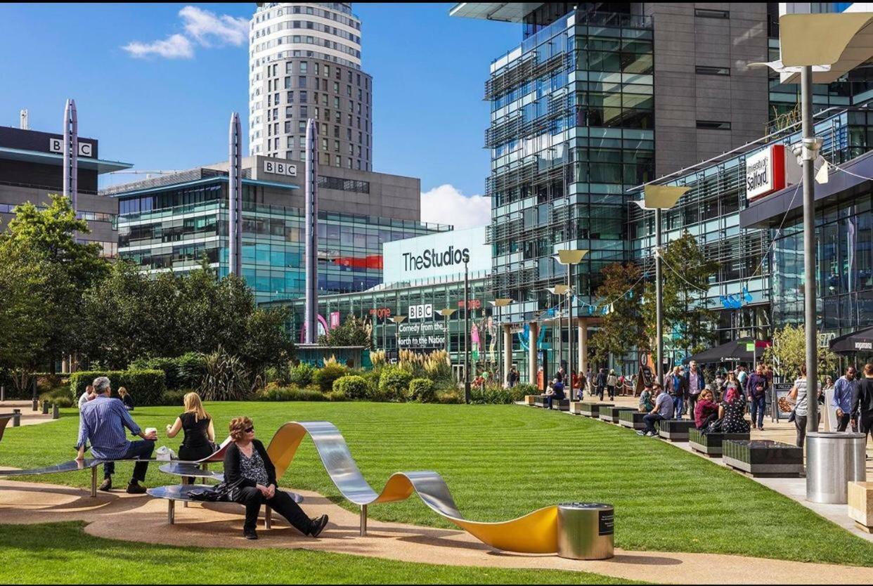 Studio Apartments Free Street Parking Subject To Availability Manchester Luaran gambar